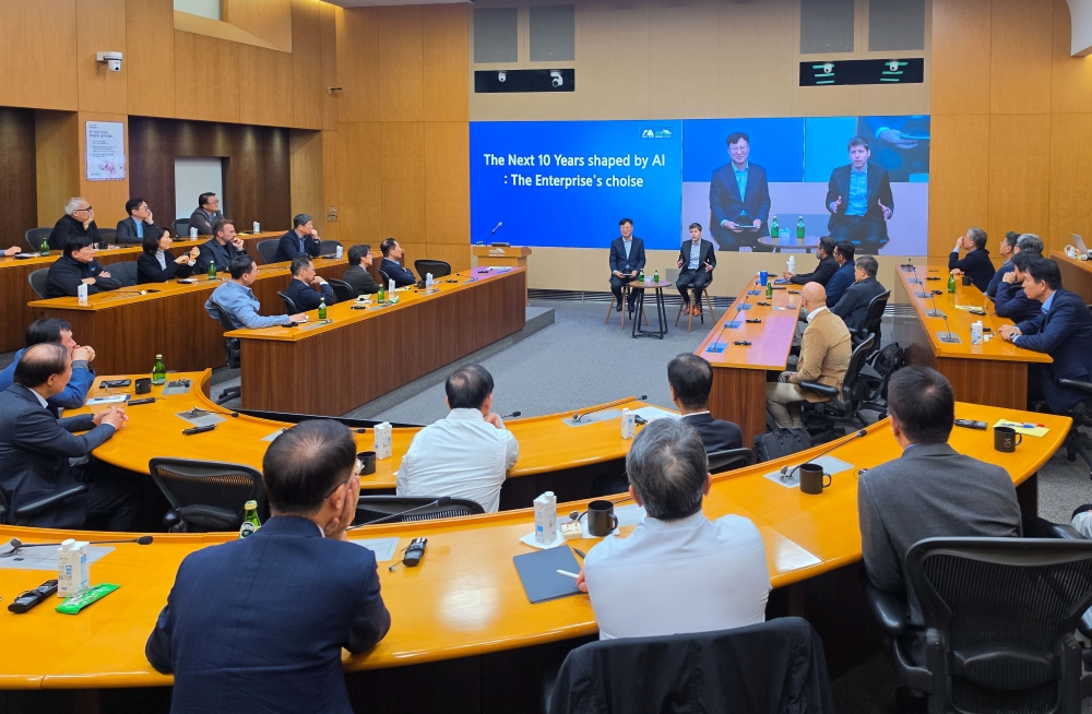 31일 경기도 용인 삼성인력개발원에서 삼성 사장단과 샘 올트먼(Sam Altman) OpenAI CEO가 간담회를 하고 있다.